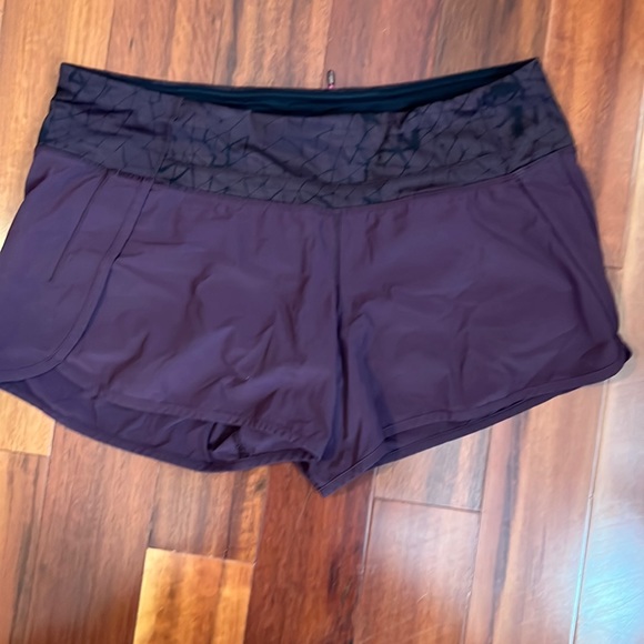 Lululemon shorts.. Size 8 4 inch inseam - Picture 1 of 3